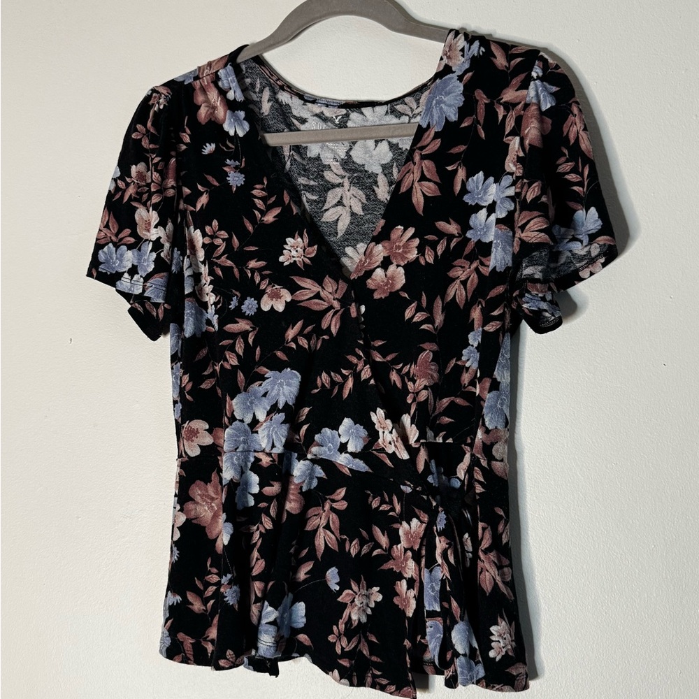 Chic Floral V-Neck Blouse - Black and Pink